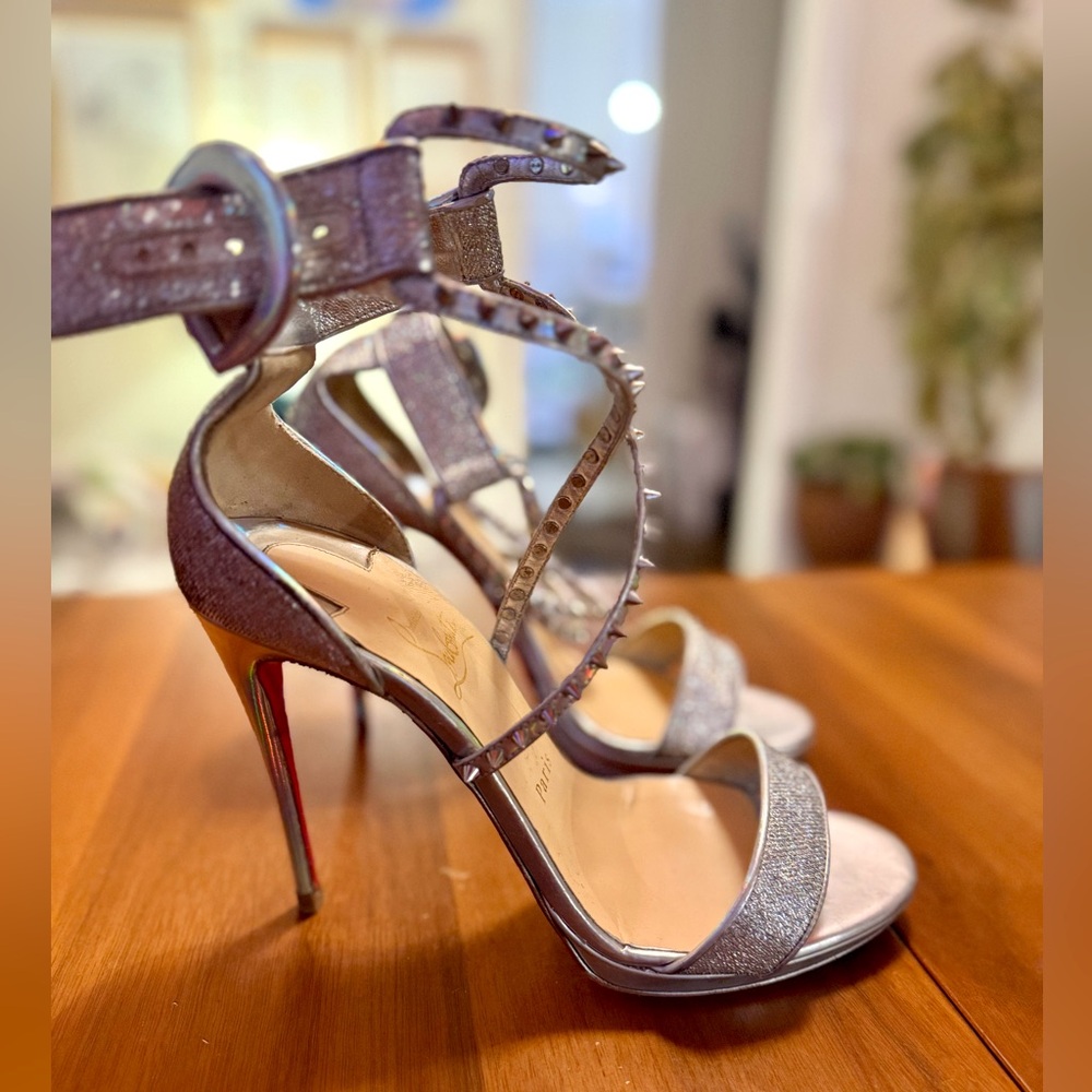 CHRISTIAN LOUBOUTIN
Lurex Specchio Choca Lux Sandals 38.5EU